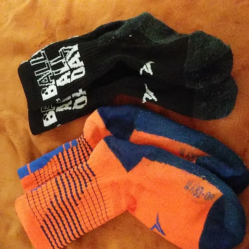 Boys bundle of 2 Socks in good condition